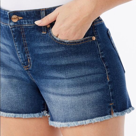 NWT Size 2 NWT Chi Sofia vergara women’s jean shorts - Picture 1 of 7